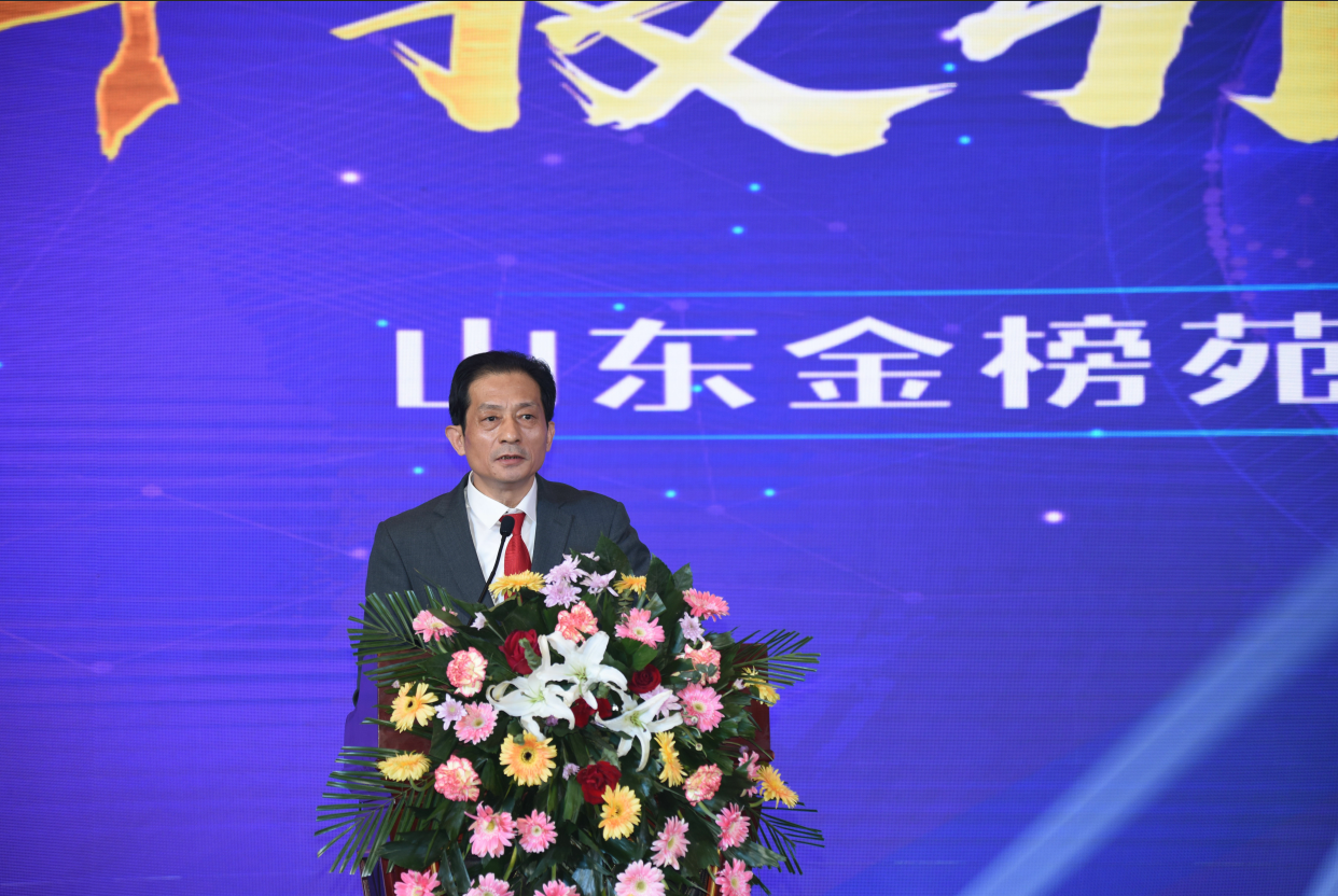 最后,集团董事长王朝银做了主旨讲话,他高度评价了各位与会朋友十几年