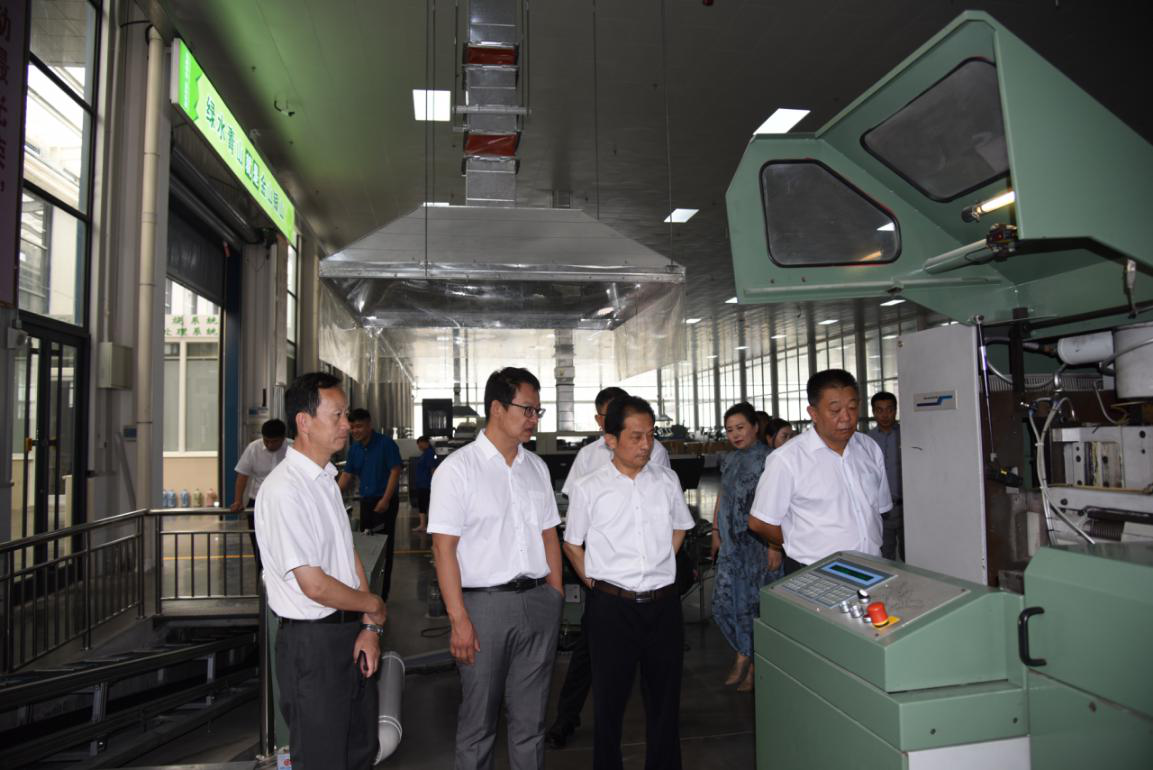 在集团董事长王朝银及相关部门负责人的陪同下,闫斌总经理一行先后