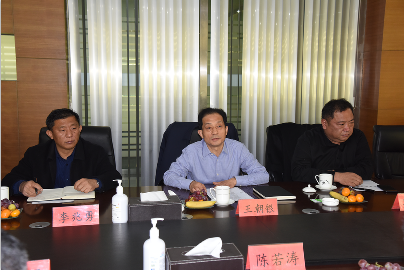 座谈中,王朝银董事长首先对两校领导一行莅临金榜苑调研表示热烈欢迎