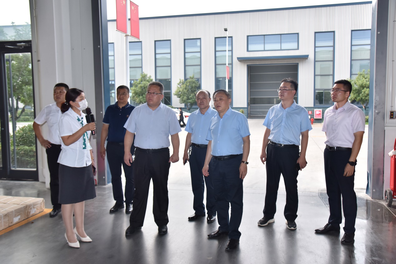 梁山县委副书记李福东莅临金榜苑调研指导工作